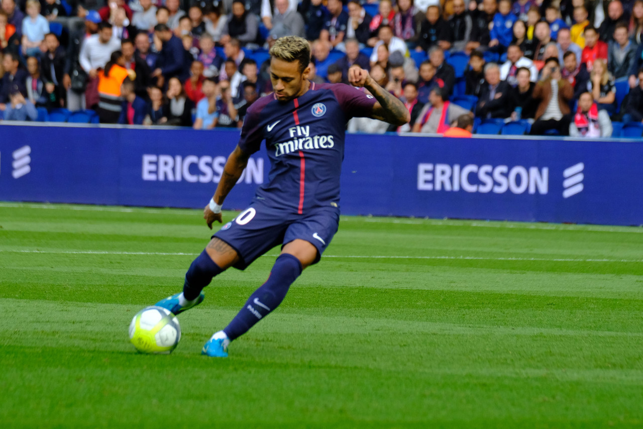 能把队友气疯！谢智杰不看人妙传郭凯 后者空篮上飞（好球被浪费！谢智杰不看人妙传喂到郭凯，郭凯空篮竟上飞）