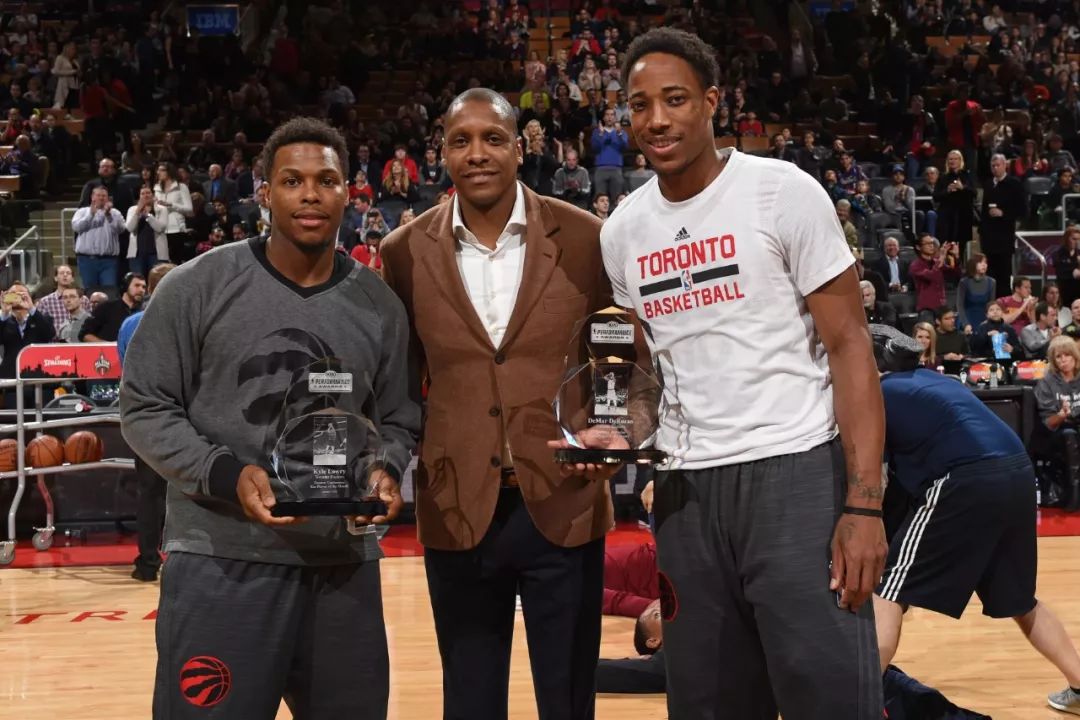 “黄袍”加身，里约热内卢基督像穿上黄潜球衣（里约基督像披上黄潜战袍）