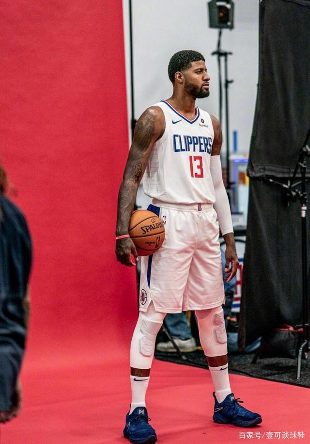 莱奥：我和囧叔经常交流，不仅聊足球，也聊生活中的方方面面（莱奥：我和囧叔交流频繁，谈的不止足球，也聊生活点滴）