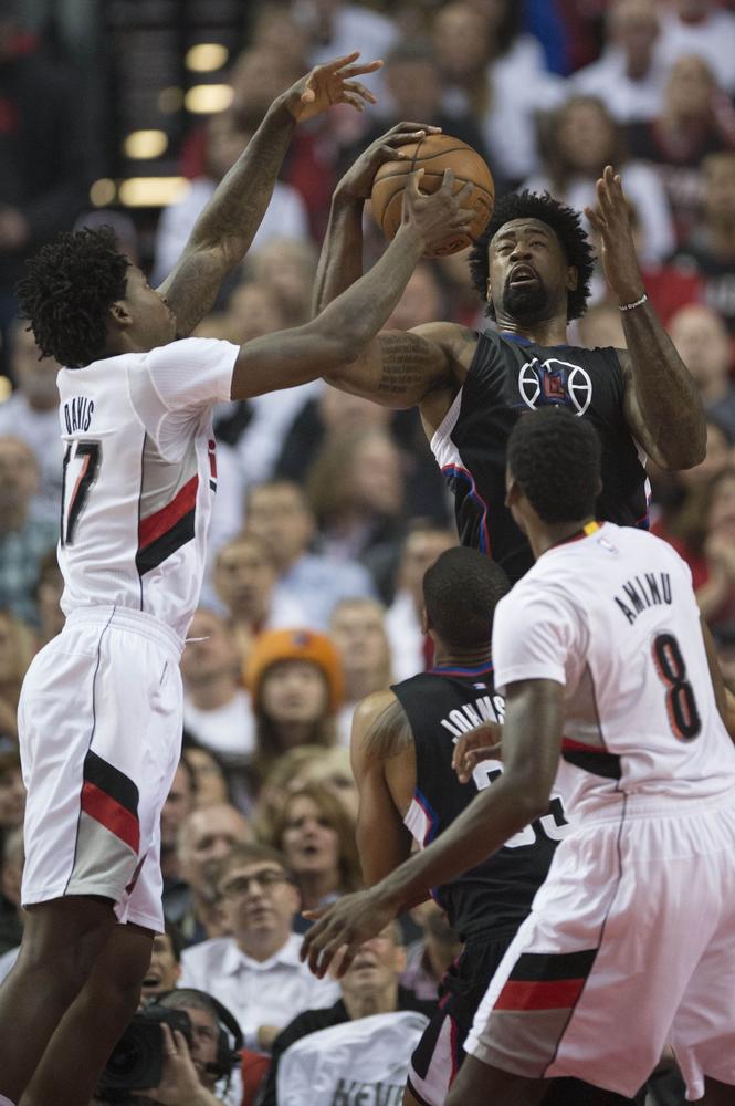 湖人三节缴枪！詹姆斯被德隆气的火冒三丈 布鲁克斯成生涯后期克星（湖人三节崩盘！詹姆斯怒火中烧 德隆·布鲁克斯成生涯后期克星）