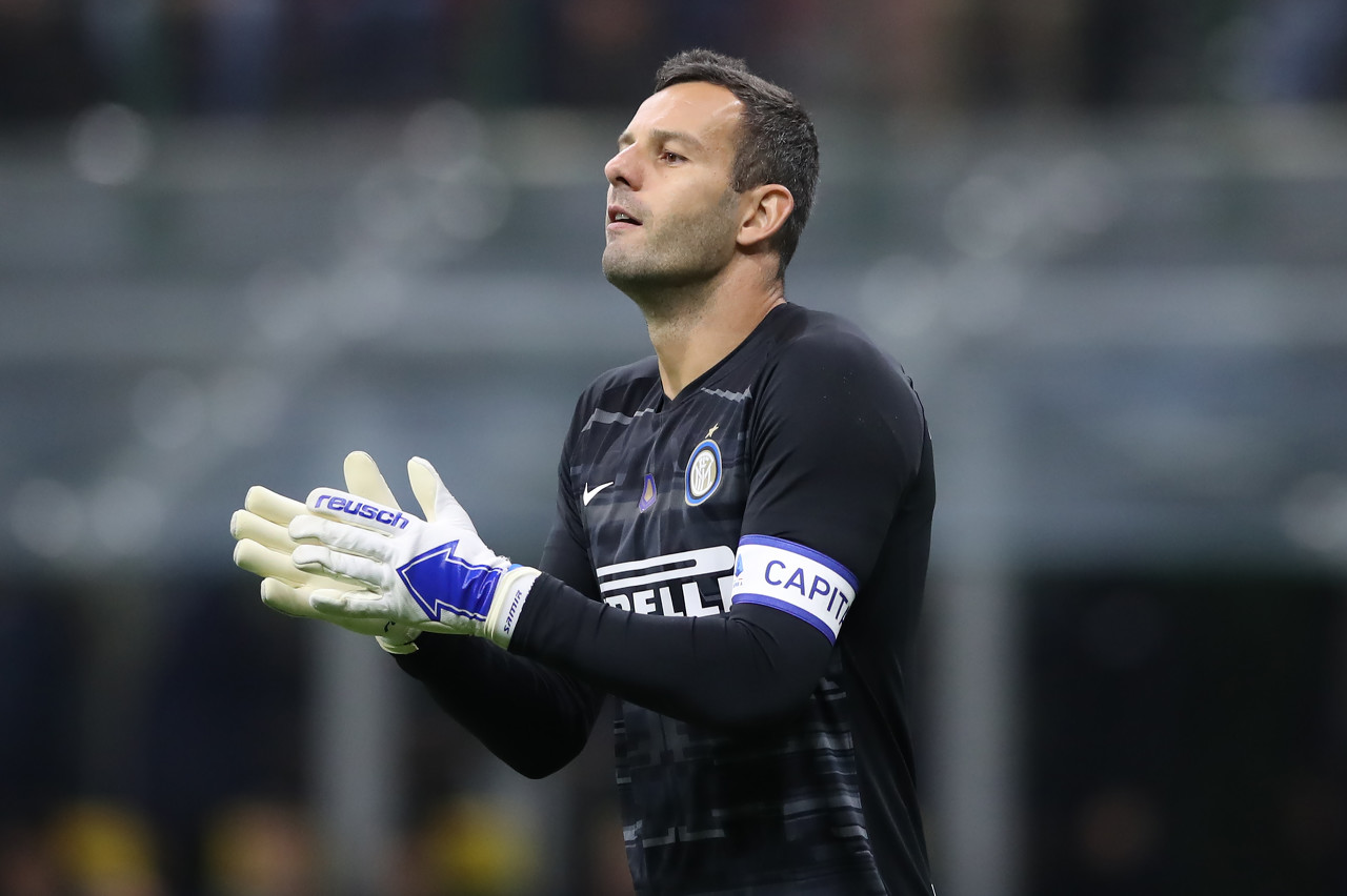 官方：美因茨主帅亨里克森下课；球队积6分排名德甲垫底（美因茨官宣解雇主帅亨里克森，球队仅积6分排名德甲垫底）