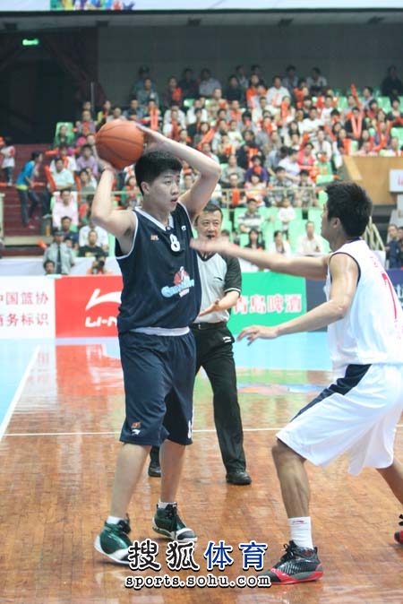 西班牙人董事：球队赛季目标为跻身前六，业务收入达到1亿欧（西班牙人董事：本赛季冲击前六，营收目标达1亿欧元）