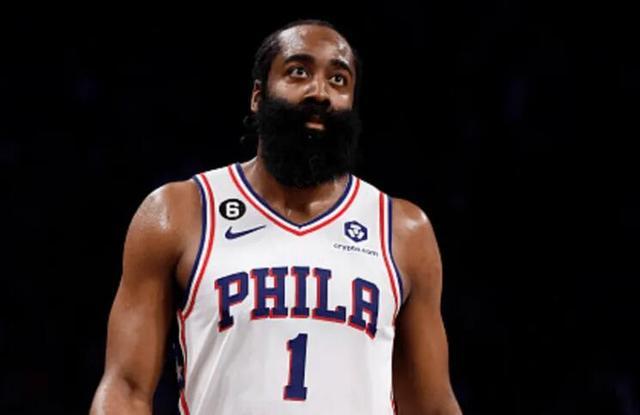 82岁前曼联球星中370万大奖 曾躲过慕尼黑空难（82岁前曼联名宿喜中370万大奖，曾在慕尼黑空难中幸存）