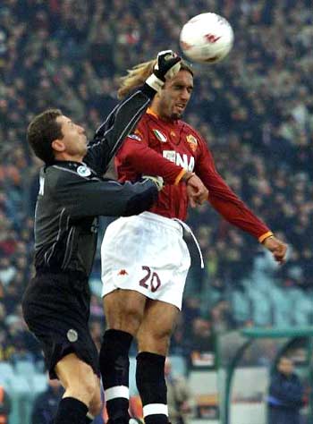 上海队成功完成了新赛季的定妆照，但他们在新赛季真能爆发吗？（上海队定妆照出炉，新赛季能否迎来真正的爆发？）