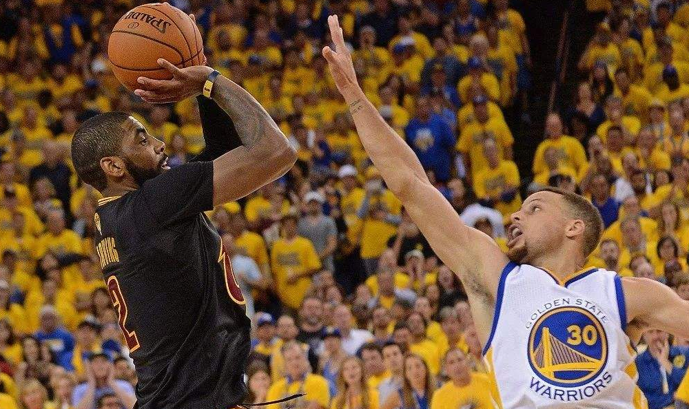 中场球员如何提升调度能力？（中场调度能力如何进阶？）