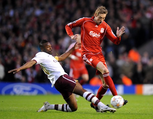 中足联俱乐部财务约定：若签阴阳合同俱乐部将降级，球员禁赛两年（中足联财务新规：签订阴阳合同俱乐部将被降级，涉事球员禁赛两年）