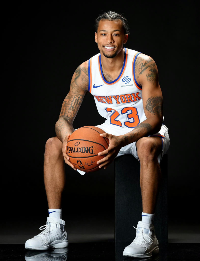 杰伦·布朗谈与斯图尔特冲突：只是玩玩而已，他是个很好的人（杰伦·布朗回应与斯图尔特摩擦：只是闹着玩，他为人很好）