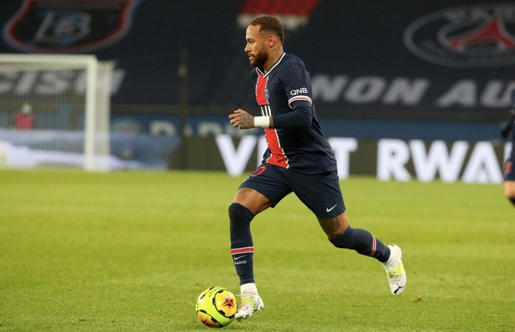 曼联发布年终大合影，眼尖球迷发现谢什科像是被P上去的（曼联晒年终合照，细心球迷称谢什科疑似后期拼接）