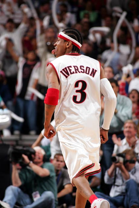 NBA湖人主场获胜，詹姆斯砍下高分（NBA湖人主场告捷，詹姆斯高分领衔）