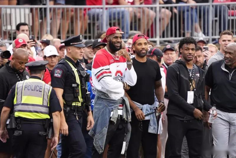 苏亚雷斯：我和梅西实现了当初的愿望；计划未来回巴塞罗那（苏亚雷斯：与梅西已圆当初夙愿，未来有意回归巴萨）