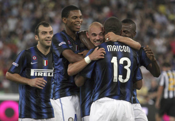 苏炳添退役，吴艳妮惹争议？晒出6年前合照，网友却认不出她是谁（苏炳添宣布退役，吴艳妮引发热议？晒出6年前合影，网友直呼认不出）