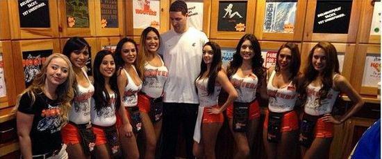 安东尼：只要詹姆斯想的话，他完全可以领跑联盟得分榜（安东尼：詹姆斯只要愿意，就能领跑联盟得分榜）