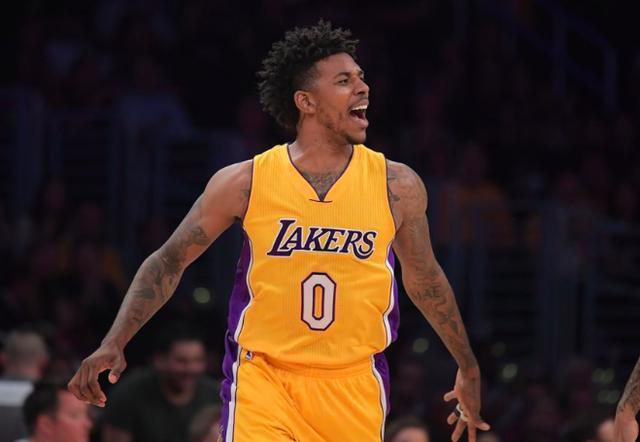 阿隆索：罗德里戈在禁区里倒地，裁判没看回放挺让人惊讶的（阿隆索：罗德里戈禁区倒地，裁判未回看VAR令人意外）