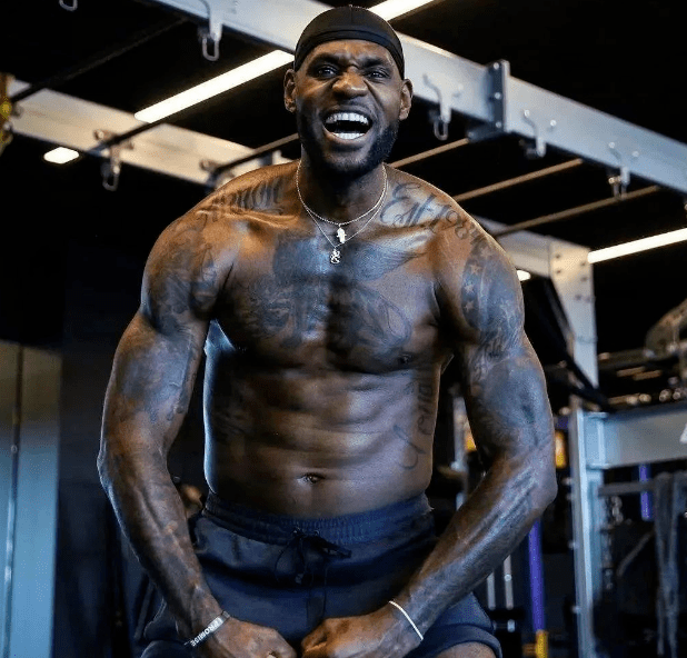 官方：拜仁边锋奥利塞当选德甲11月最佳球员（德甲官方：拜仁边锋奥利塞荣膺11月最佳球员）