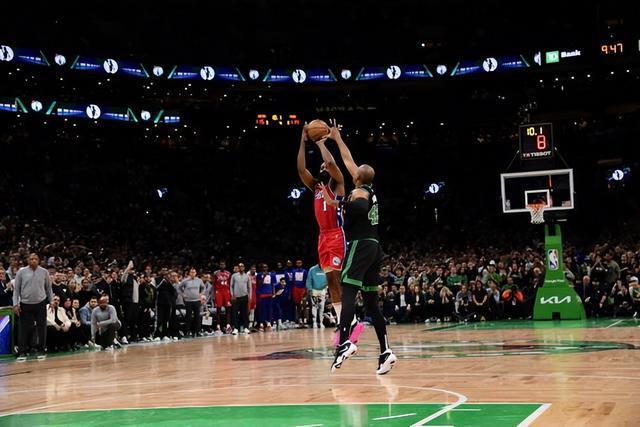 高效发挥！胡金秋20分钟9投8中轻取19分5篮板（效率爆表！胡金秋20分钟9投8中砍下19分5篮板）