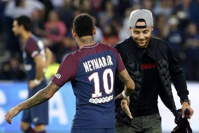 邮报：维拉无意买断埃利奥特，球员已2个月没比赛身陷困境（邮报：维拉不打算买断埃利奥特，球员已两月未出场陷入困局）